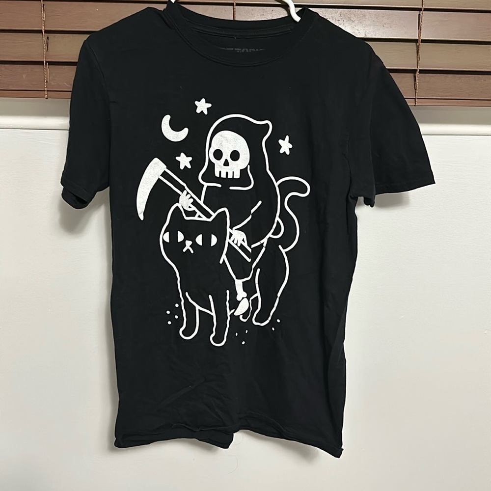 Hot topic skeleton t shirt, size m